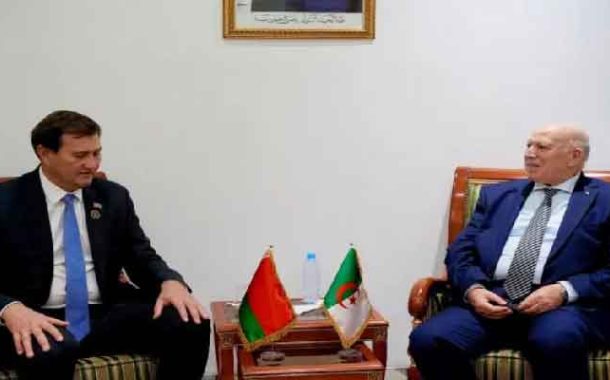بشير يتباحث مع وزير خارجية بيلاروسيا سبل تعزيز التعاون الصناعي والاقتصادي