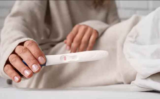 كيف تميّزين بين أعراض الحمل الطبيعية ومؤشرات الخطر؟