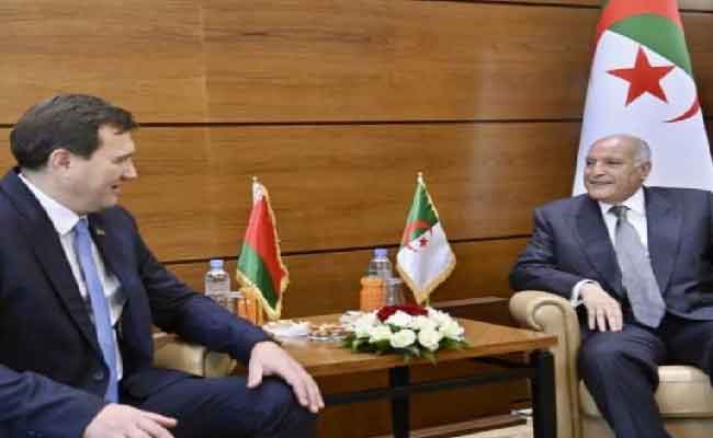 استقبال عطاف نظيره البيلاروسي