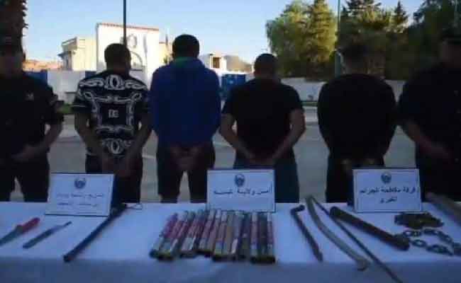 تفكيك عصابة أحياء مدججة بالأسلحة البيضاء والشماريخ بتبسة