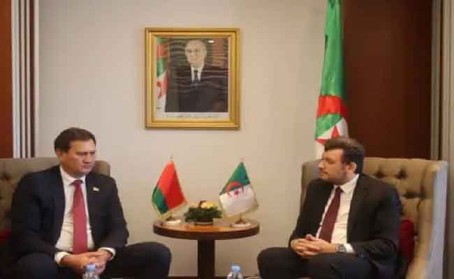 وليد يتباحث مع وزير خارجية بيلاروسيا سبل تعزيز الشراكة الزراعية والتجارية