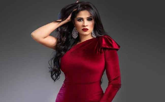 بين دموع الفرح والتأثر...ياسمين عبد العزيز تشارك جمهورها لحظات مميزة أثناء أدائها مناسك العمر