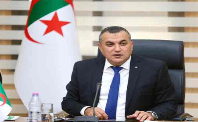 زروقي يجتمع بممثلي متعاملي الهاتف النقال لبحث إدماج eSIM ضمن باقي الخدمات