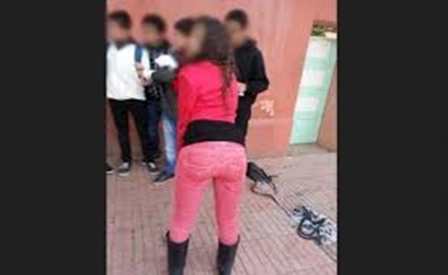 المراهقين والمراهقات بالجزائر يقلدون وضعيات الأفلام الجنسية في الفصول الدراسية