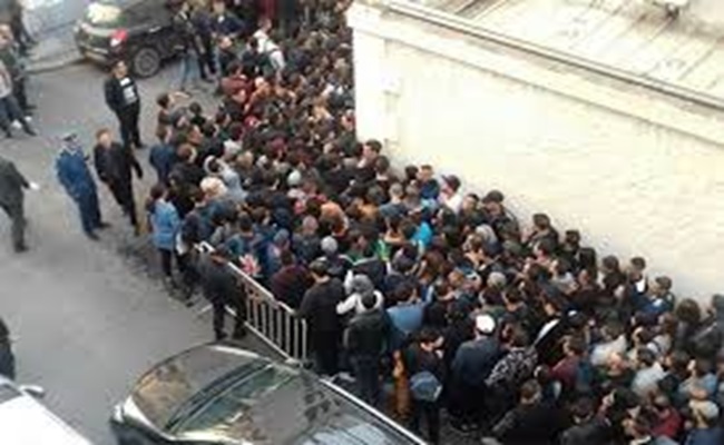 هجرة النخبة والصفوة المفكرة في الجزائر صوب اروبا تسهل سيطرة الجنرالات على القطيع