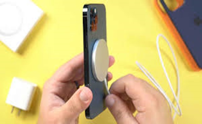أبل توسع آفاق الشحن اللاسلكي بتقنية MagSafe...