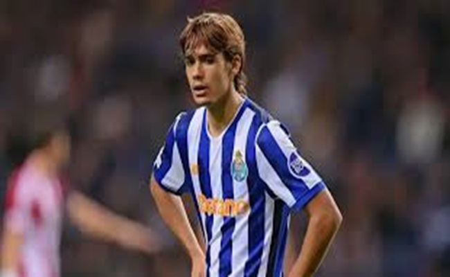 باريس سان جيرمان يقتحم سباق التعاقد مع موهبة بورتو البرتغالي