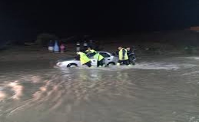 تقلبات جوية…انتشال جثة عشريني و إبعاد 4 عائلات محصورة بالمياه في الشلف