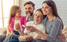 أيهما أفضل لأطفالنا...الوفرة المادية أم الحضور العاطفي للآباء؟ وما تأثير كل منهما؟