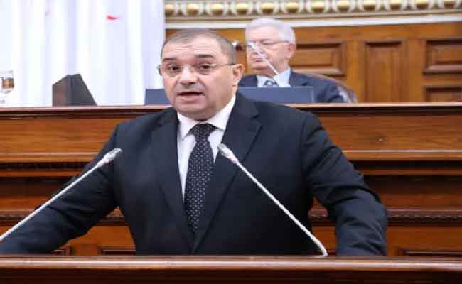 بوجمعة يعلن عن اشتراط شهادة السلبية للحصول على رخصة السياقة