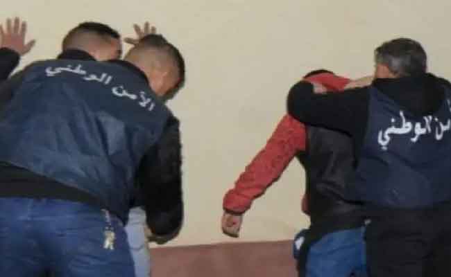 الإطاحة بعصابة تحترف السرقة بالاعتداء بعد استدراج الضحايا عبر تطبيق باولاد فايت