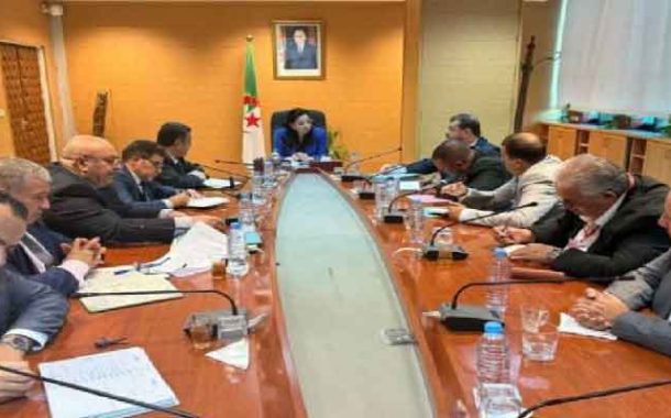 عبد اللطيف تستقبل وفدا عن الاتحاد العام للتجار والحرفيين الجزائريين