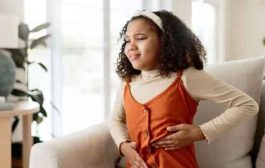 7 علامات مبكرة لالتهاب الزائدة الدودية لدى طفلك