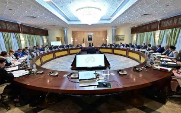 غريب يترأس اجتماعا للحكومة