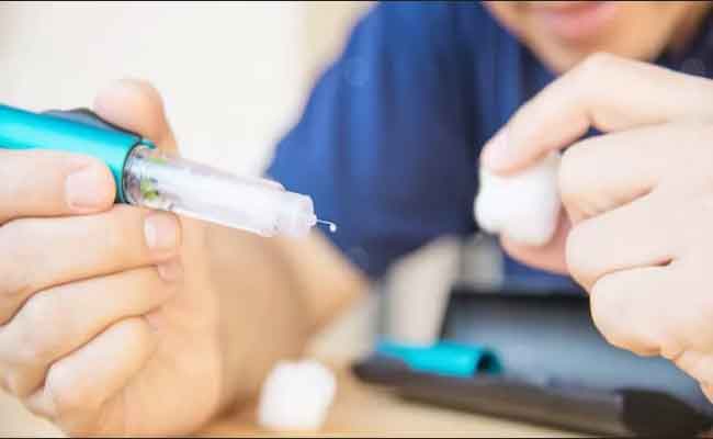 هل تقليل السكر يساعد على إنقاص الوزن؟ إليكِ الإجابة العلمية