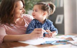 هل يمكن أن يتعلم طفلي نطق لغتين مختلفتين في نفس الوقت؟