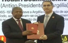 تكريم الرئيسين الراحلين هواري بومدين وأحمد بن بلة من طرف الرئيس الأنغولي