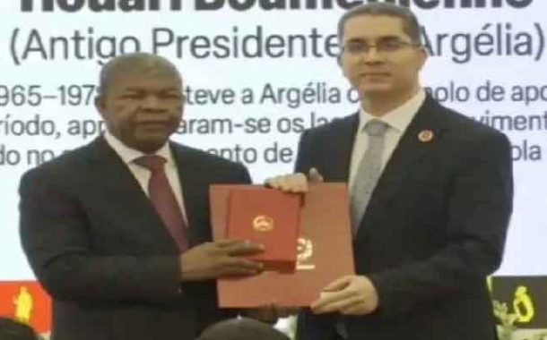 تكريم الرئيسين الراحلين هواري بومدين وأحمد بن بلة من طرف الرئيس الأنغولي