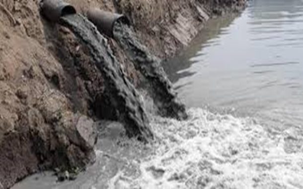 الجزائر تغرق في مياه الصرف الصحي والفضلات والكلب تبون يشتري لنا أسلحة بمليارات الدولارات...