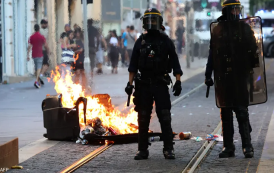 ضرائب وتقشف خطط حكومة فرنسا لتجنب الانهيار