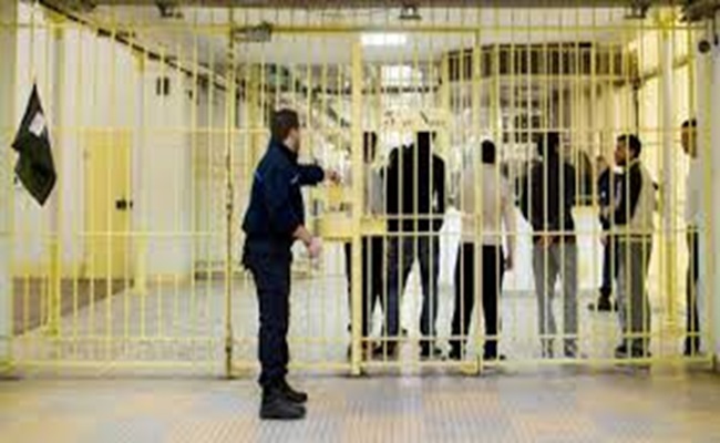 تقرير سري يكشف تزايدا لافتا لعدد سجناء اليمين المتطرف في فرنسا