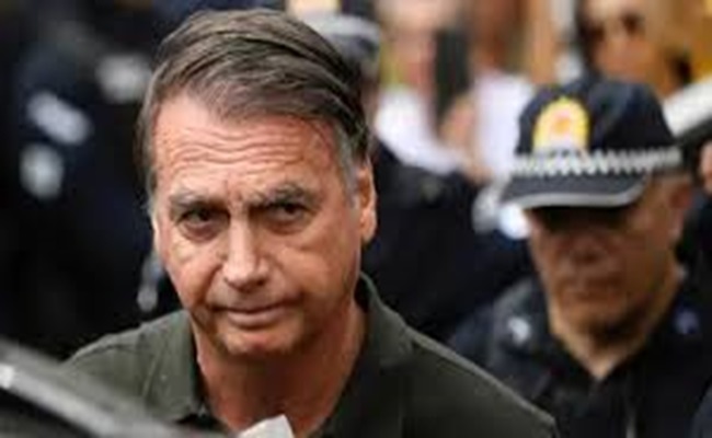 احتجاز الرئيس البرازيلي السابق بولسونارو لدى الشرطة الاتحادية