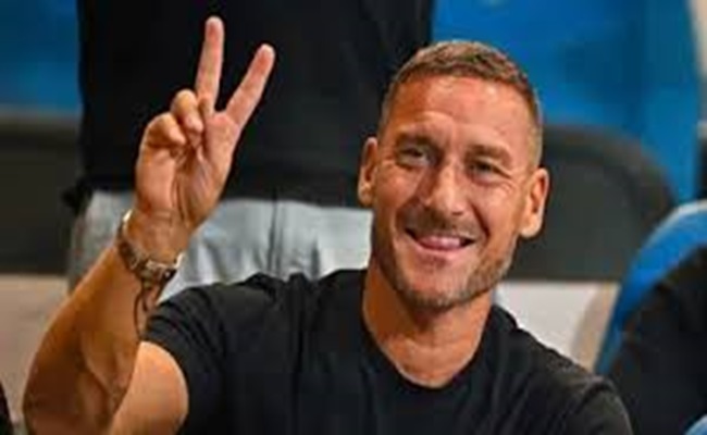 لإهماله ابنته...التحقيق مع توتي أسطورة روما الإيطالي