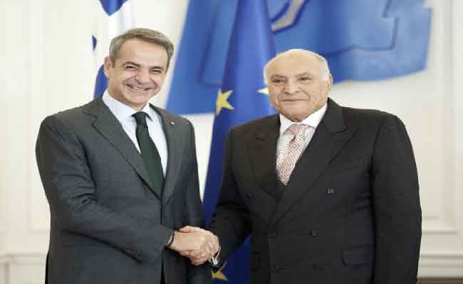 عطاف ينقل تحيات تبون لرئيس الوزراء اليوناني