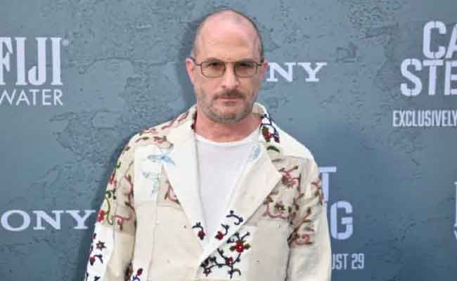 المُخرج علي الكلثمي يُسلم المخرج العالمي دارين أرنوفسكي التكريم الفخري في ختام مهرجان البحر الأحمر السينمائي 2025