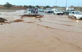 إنقاذ 54 شخصا علقوا داخل حافلة بالبويرة