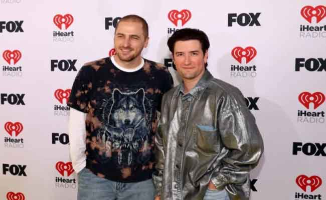 تفاصيل تعرض المغني لوغان هندرسون لإصابة تجبره على ترك المسرح