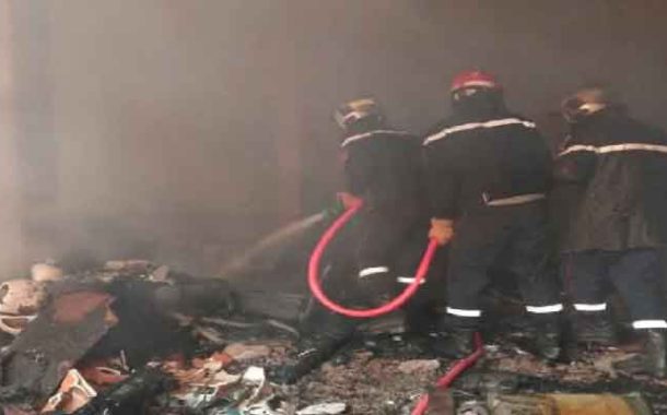 نشوب حريق مهول داخل مستودع لتخزين لوازم الخياطة بالعاصمة