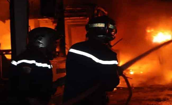 نشوب حريق في مستودع لتخزين البلاستيك بالعاصمة