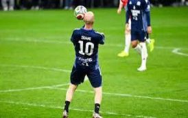 أمام 30 ألف متفرج...زيدان ينشر سحره في مباراة أساطير فرنسا