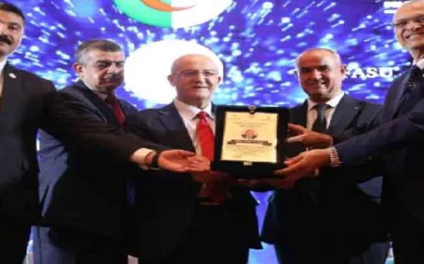 تتويج وهران بالجائزة الذهبية لأفضل مدينة سياحية صاعدة في إفريقيا 2025...