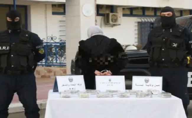 توقيف أربعينية متلبسة بأكثر من 5 كلغ من الكيف بتبسة