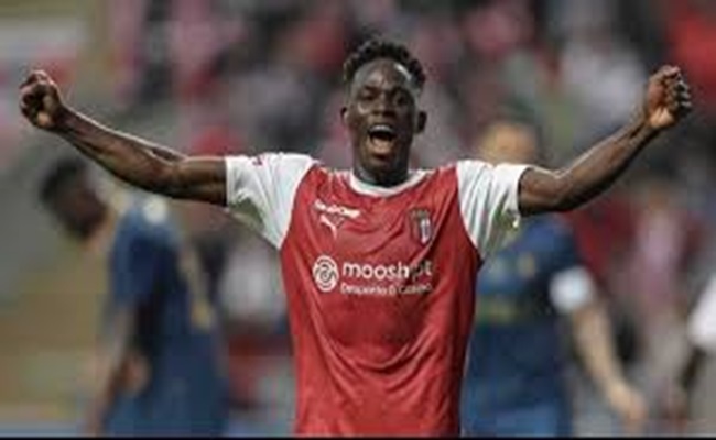 روجر فرنانديز أريد فوز بالألقاب مع اتحاد جدة...