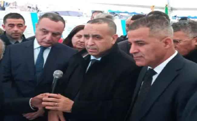 عجال يؤكد أن الجزائر لديها فائض في انتاج الطاقات الخضراء