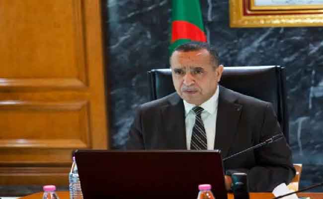 عجال يترأس اجتماعا لدراسة و فحص منصتي سلطة ضبط الكهرباء والغاز