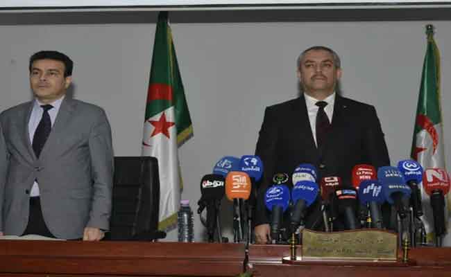 إشراف سعداوي على اجتماع مع مسؤولي المنظمات النقابية المعتمدة لدى قطاعه