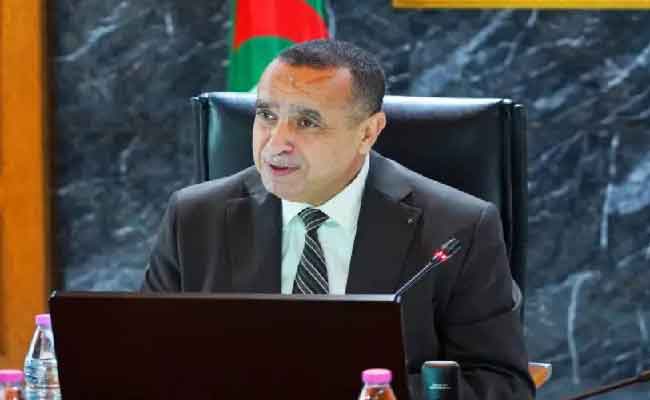 إشراف عجال على اجتماع لتقييم تسيير القطاع ودراسة مشاريع الساعة