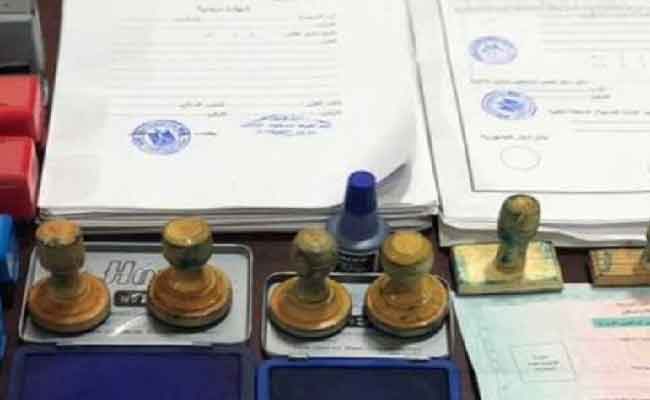 الإطاحة بشخصين يحترفان تزوير الوثائق الإدارية بقسنطينة