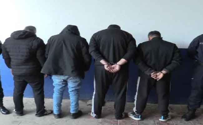 الإطاحة بجماعتين إجراميتين تحترفان النصب والتزوير بالأبيار