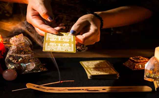 الإطاحة بستيني وإمرأتان متلبسون بأعمال السحر والشعوذة بباتنة