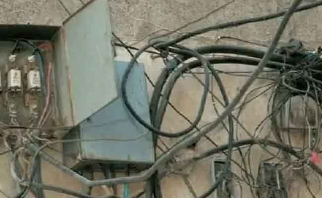 الإطاحة بثلاثيني تورط في سرقة الكهرباء بالعاصمة