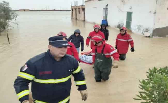 إنقاذ 5 أشخاص حوصروا بالمياه داخل منزلهم بغليزان