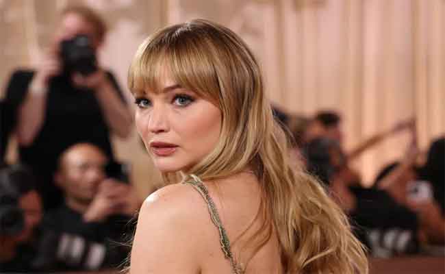 جينيفر لورانس تكشف عن سبب نجاح حياتها الزوجية