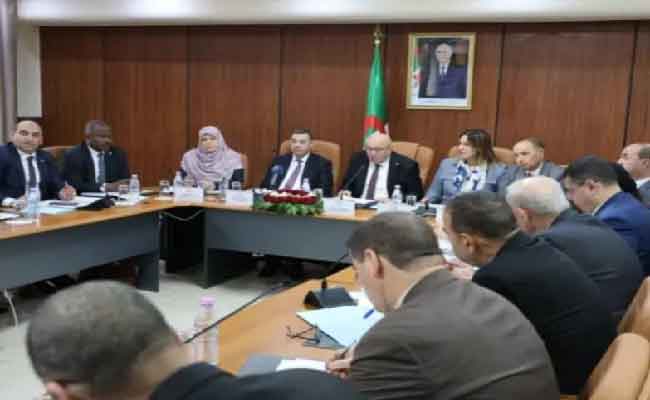 سعيود يستعرض مشروع تعديل قانون التنظيم الإقليمي