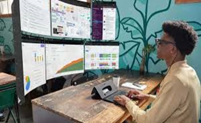 يعتمد على الواقع المعزز…إطلاق أول كمبيوتر محمول من دون شاشة