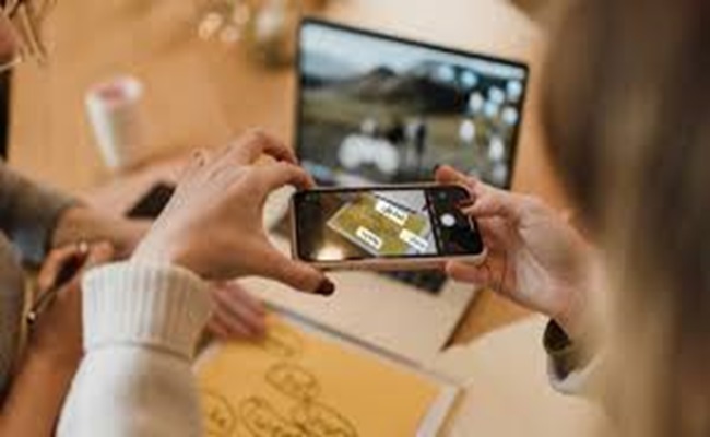 أكثر من مجرد عدسة…كيف أضحت كاميرات الهواتف أدوات إنتاج متكاملة؟